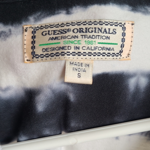 Guess T-Shirt - Picture 2 of 2